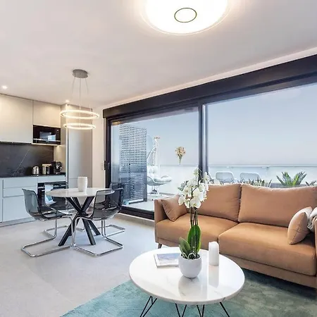 Sea View Stylish Apartment El Moncayo