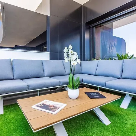 Sea View Stylish Apartment *